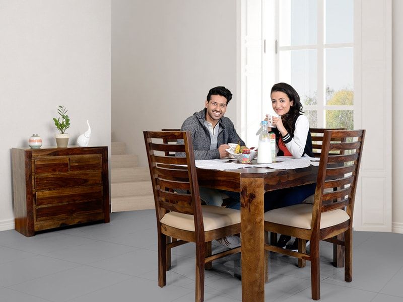 Alexa_Dining_Table.jpg